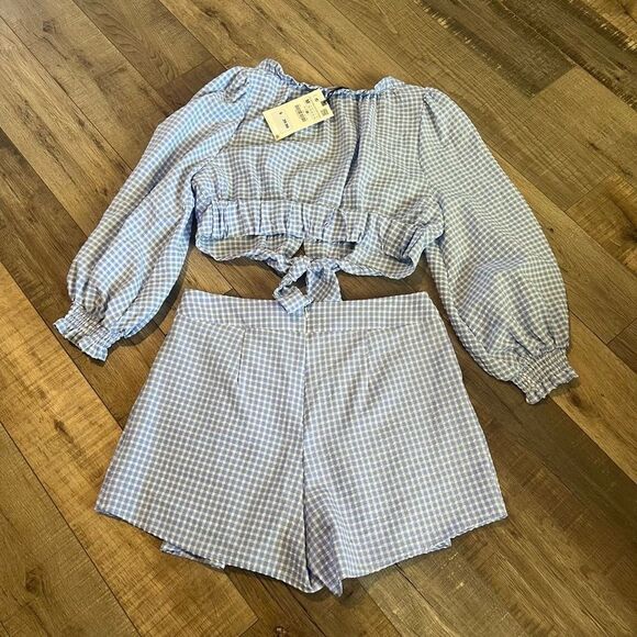 Zara Blue Gingnam Crop Top button
Down Balloon Sleeve and bottoms size M - Picture 2 of 13